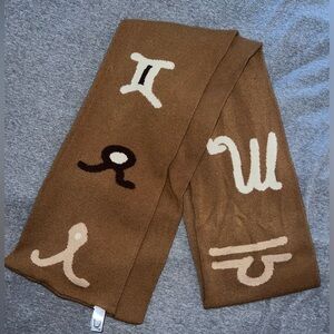 Los Ángeles apparel zodiac scarf